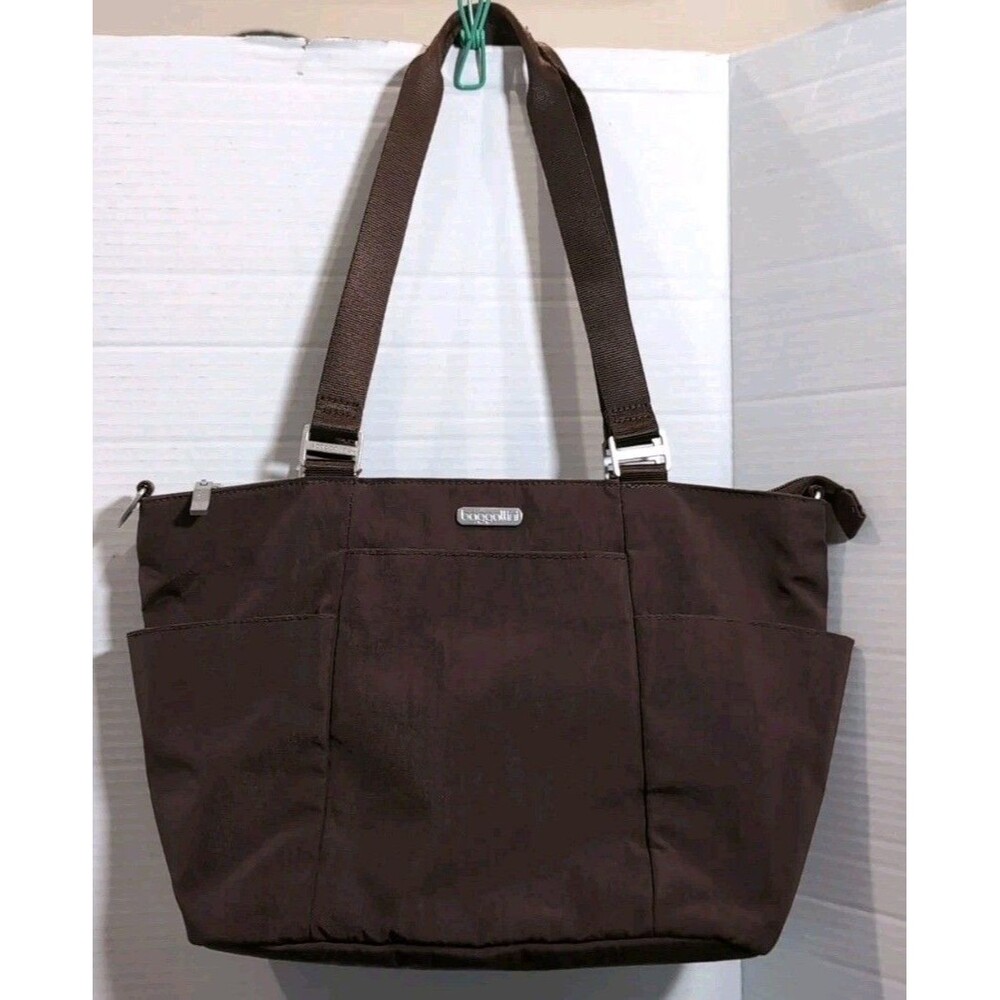 BAGGALLINI HOBO STYLE HANDBAG W/WRISTLET & KEY HOLDER STRAP BROWN NYLON EUC